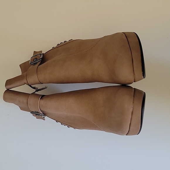 NWOT - LUICHINY w/so much detail Bootie - Picture 5 of 11